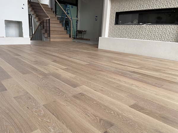 Installation Select Grade White Oak hardwood flooring